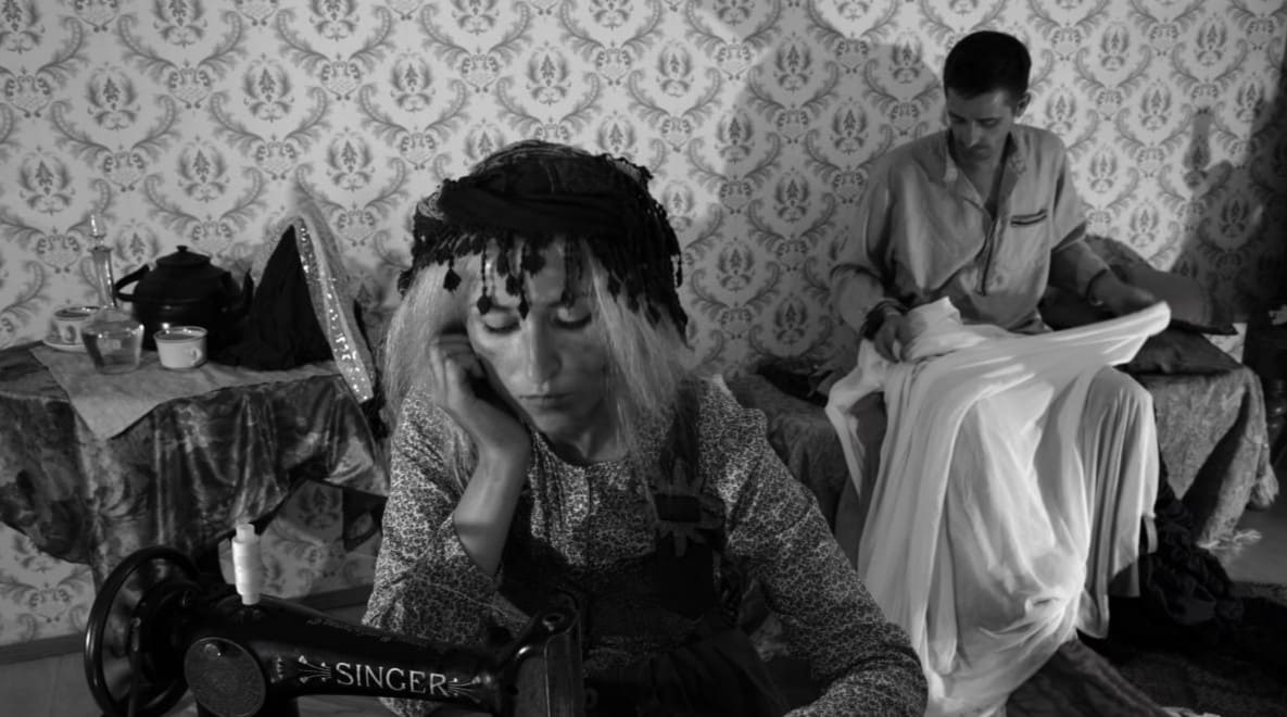 Rebeka and Šmulik sewing auntie Sofa’s order at night time